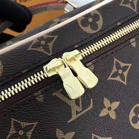 louis vuitton shoulder bag zipper|louis vuitton detachable shoulder bags.